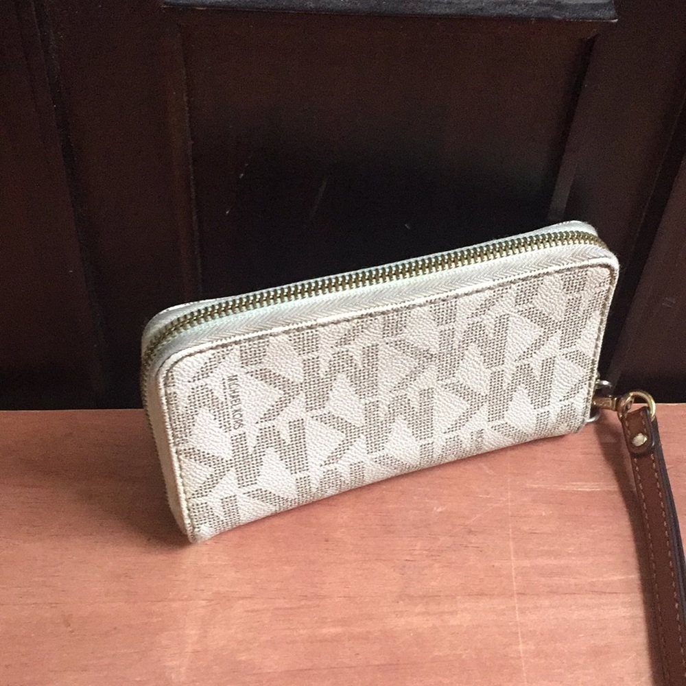 MICHAEL KORS - Picture 8 of 11